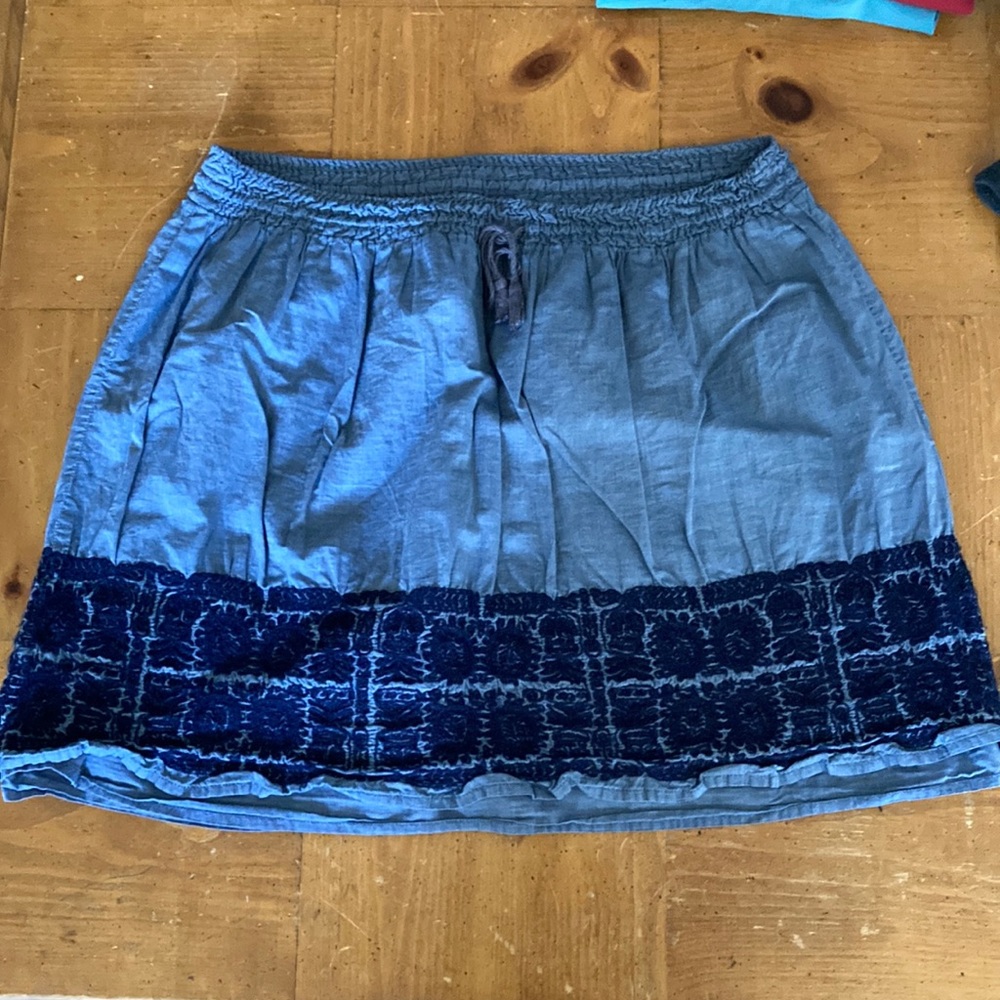 Vintage blue J Crew skirt size L with navy detail